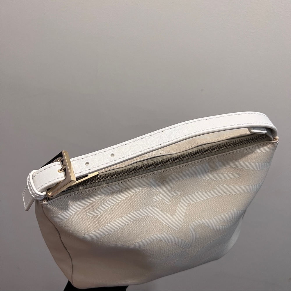 Authentic🤍Vintage FENDI hobo bag.White - Picture 4 of 11